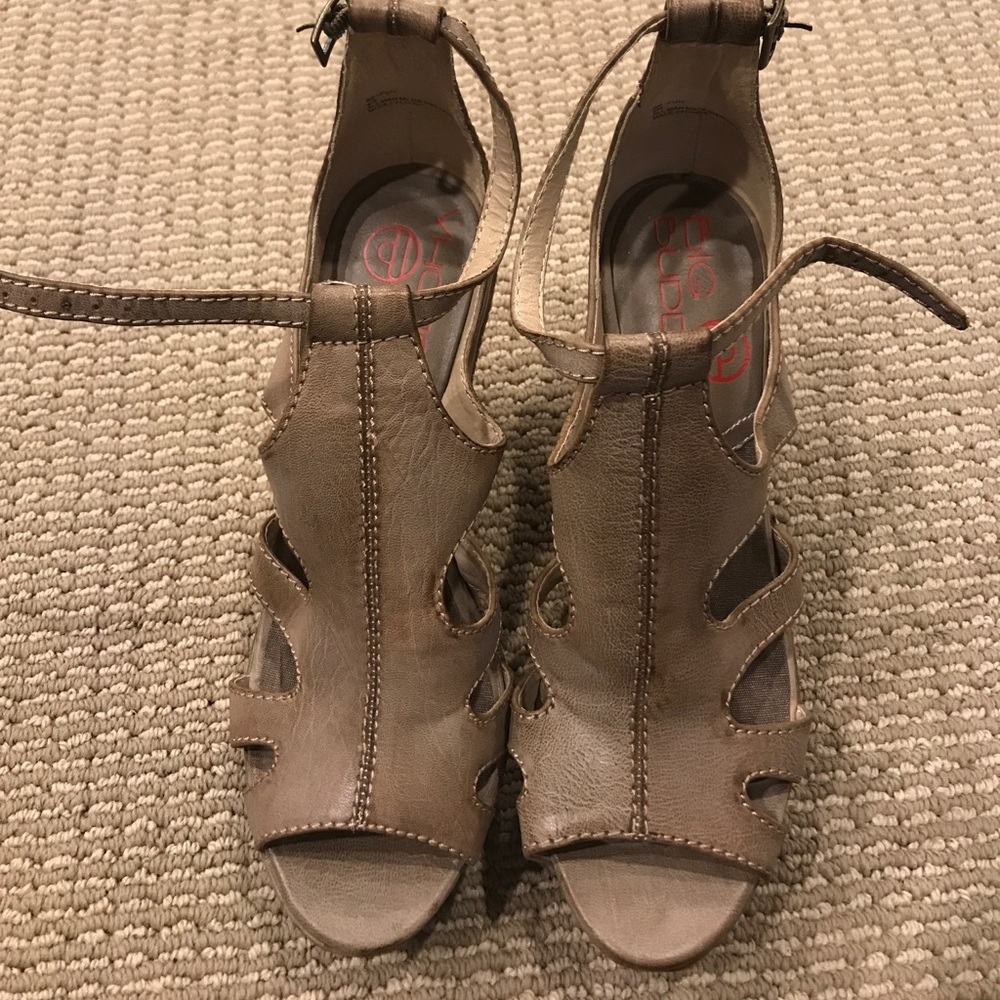 BIG BUDDHA BB-FUN TAN WEDGES NEVER WORN